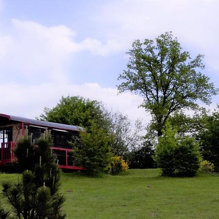 Les Roulottes Et Cabanes Du Livradois Cunlhat Ngoại thất bức ảnh